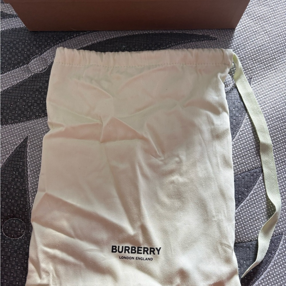 Burberry Arthur Archive Sneakers - Picture 2 of 10